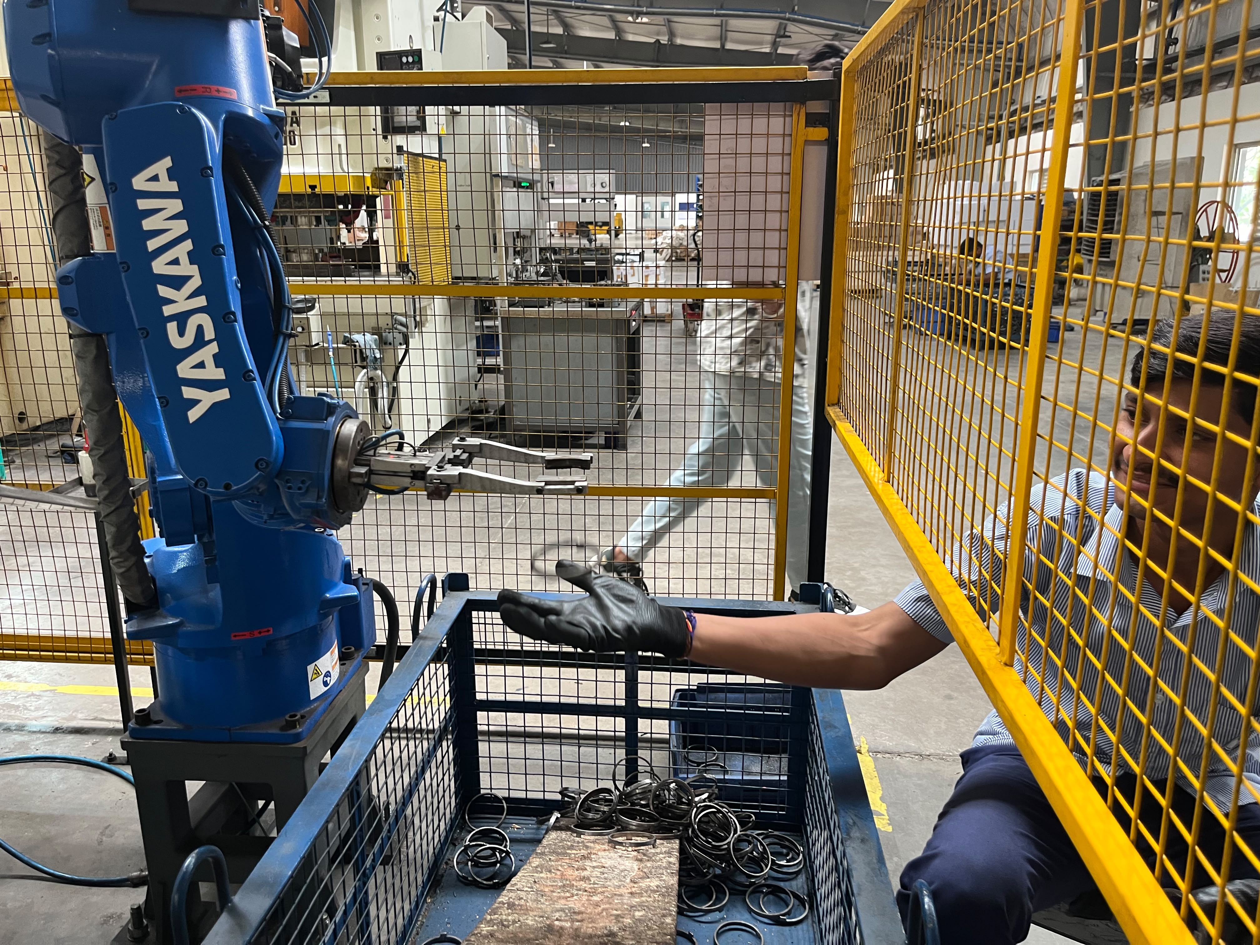 Material handling cell